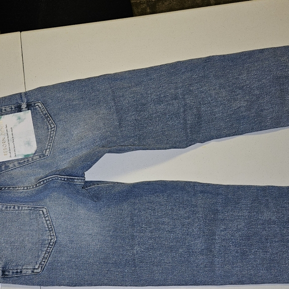 Guess Girly Jeans with rhinestone embellished pockets. - Picture 9 of 13